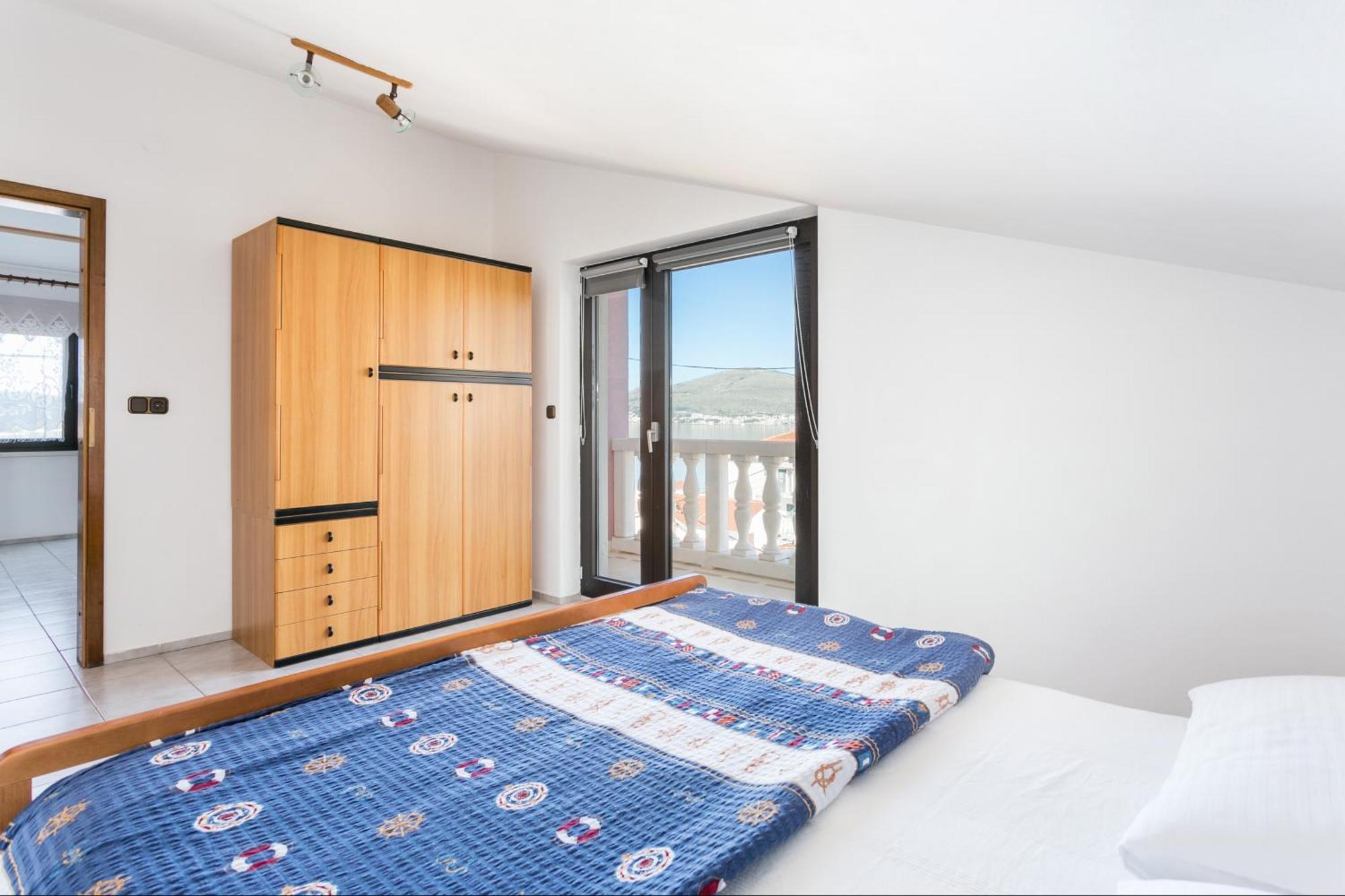 Seaside Apartments With A Swimming Pool Okrug Gornji, Ciovo - 11374 Трогир Номер фото