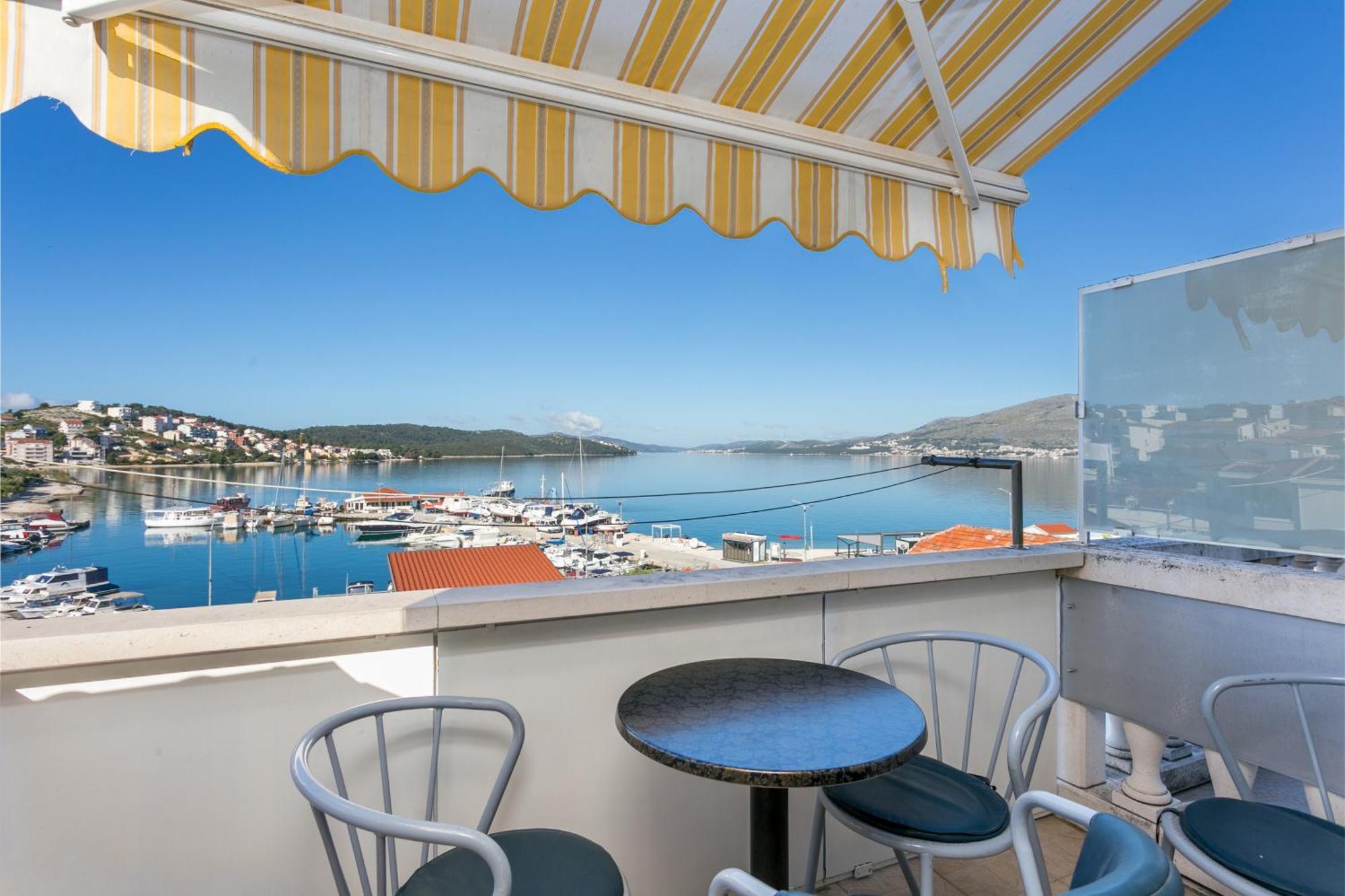 Seaside Apartments With A Swimming Pool Okrug Gornji, Ciovo - 11374 Трогир Экстерьер фото